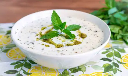 Türkische Joghurt Suppe – Rezept mit Kichererbsen, Bulgur & Minze